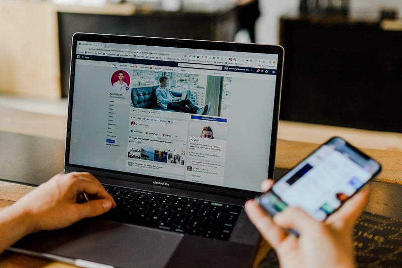 función del community manager: gestionar redes sociales